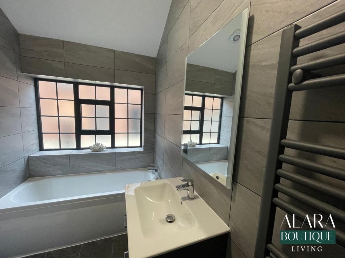 3 Floor Townhouse Luxury Living Alara Boutique Apartment Birmingham Exterior photo